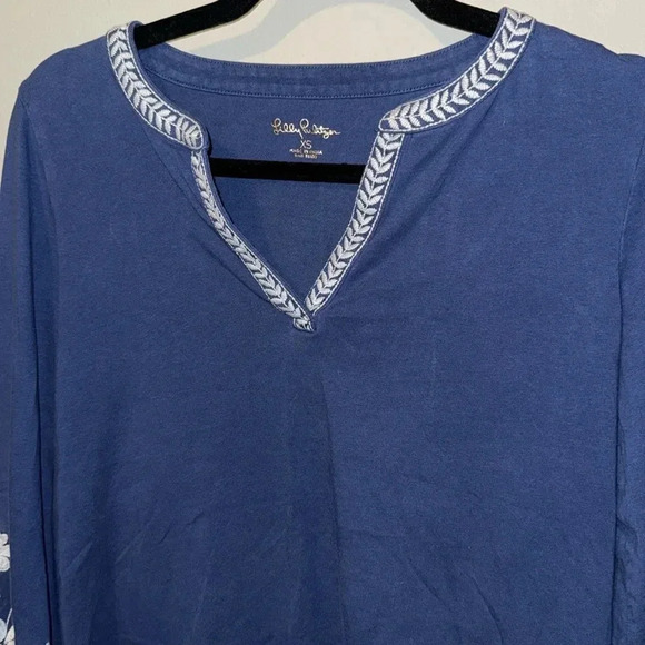 Lilly Pulitzer Blue Long Sleeve Blouse White Floral Embroidery Womens XS VNeck - Picture 5 of 7